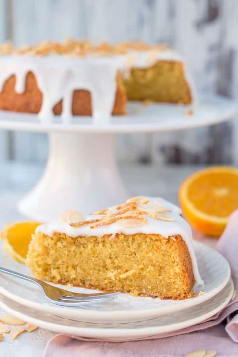 Orange Drizzle Cake with Candied Orange Peel Lemon Buttermilk Cake Recipe, Magic Desserts, Xmas Cake Recipes, Orange Drizzle Cake, Candied Peel, Best Lemon Cake Recipe, Lemon Layer Cakes, Candied Orange, Desserts Cake