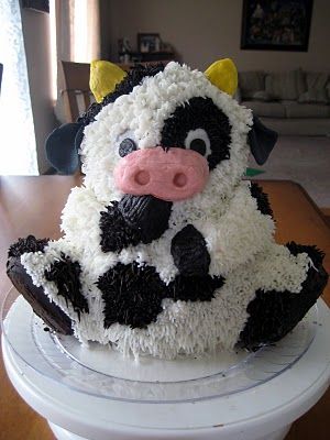 Want to make this for Baby first birthday. Maybe add a little hair bow to it. Fluffy Cow Cake, Cake Cow, Cow Birthday Cake, Cow Cupcakes, Cow Cake, Fluffy Cow, Cow Birthday Parties, Cow Cakes, Moo Cow