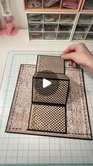 Quick And Easy Mini Albums, Ide Isi Scrapbook, Scrapbook Pop Up Ideas, Simple Scrapbook Ideas, Vintage Scrapbook Ideas, Popup Cards Tutorial, Simple Scrapbooking Layouts, Mini Album Tutorials, Graphic45 Cards