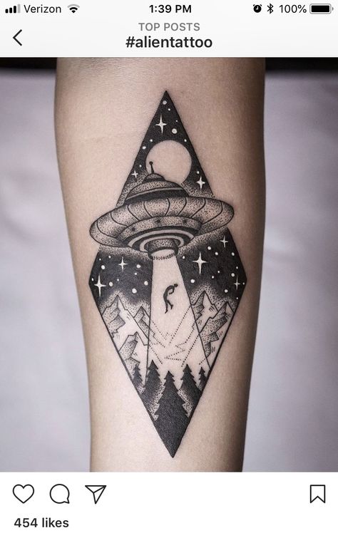 Alien And Spaceship Tattoo, Alien Ufo Tattoo, Alien Spaceship Tattoo, Alien Tattoo Design, Noah Tattoo, Ufo Drawing, Tupac Tattoo, Alien Tattoos, Designing Tattoos