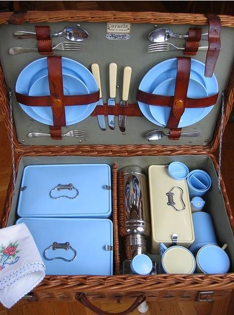 Picnic Basket Set, Vintage Picnic Basket, Picnic Accessories, Picnic Hamper, Picnic Inspiration, Wicker Picnic Basket, Vintage Picnic, Romantic Picnics, Picnic Set