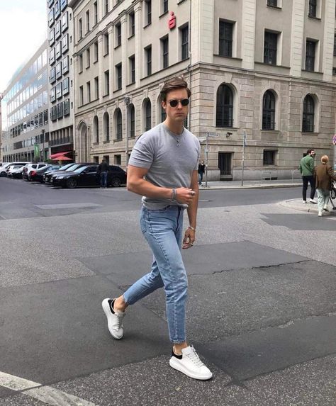 Types Of Jeans For Men 20 Different Styles You Must know Time For Coffee, Jeans Outfit Men, Mom Jeans Outfit, Types Of Jeans, Just For Men, Outfit Trends, Jeans For Men, Man Style, Latest Mens Fashion