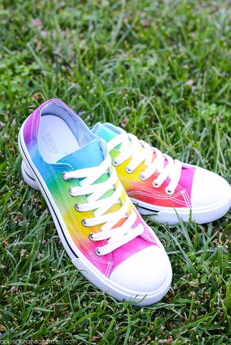 Fabric Covered Shoes, Studded Converse, Diy Crafts For Teen Girls, Tie Dye Shoes, Diy Crafts For Teens, Polka Dot Shoes, How To Dye Shoes, White Canvas Shoes, Tie Dye Crafts