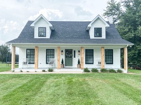 White Brick Ranch Style House, Farmhouse With Black Trim, White Brick Farmhouse, White Brick House, Brick Farmhouse, European Cottage, Farmhouse Outdoor, Brick Ranch, Dream Farmhouse