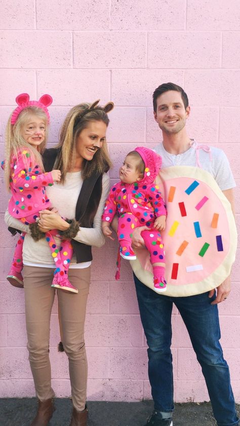 DIY animal cookie costume @ajoyfulriot Animal Cookie Costume, Circus Family Costume, Wagon Halloween Costumes, Circus Halloween Costumes, Cookie Costume, Family Halloween Costume, Circus Animal Cookie, Animal Cookie