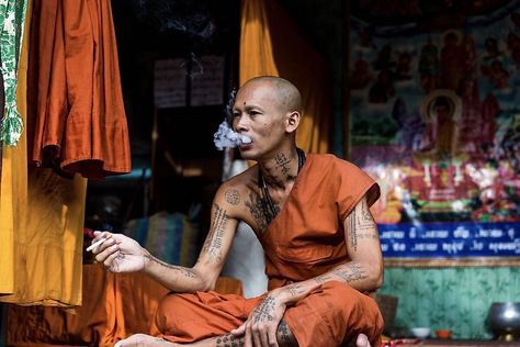 Male Witch, Props Art, Spiritual Tattoos, Beauty Art Drawings, Buddhist Monk, Aesthetic People, Body Poses, Vintage Portraits, Pose Reference Photo