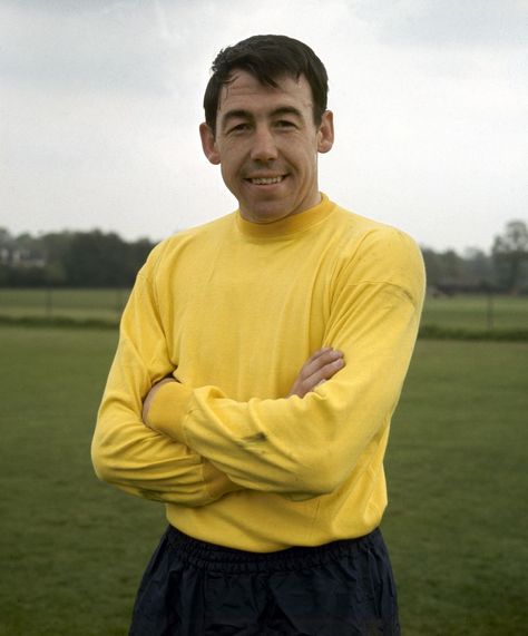 England goalkeeper Gordon Banks in 1966. English National Team, Gordon Banks, England National Team, English Football League, England Football Team, Painting Embroidery, England National, Football Legends, English Football