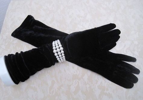 Gloves With Dress, Black Dress With Gloves, Long Black Gloves, Velvet Gloves, Dress With Gloves, Elbow Gloves, Mesh Gloves, Gloves Vintage, Fashion Gloves