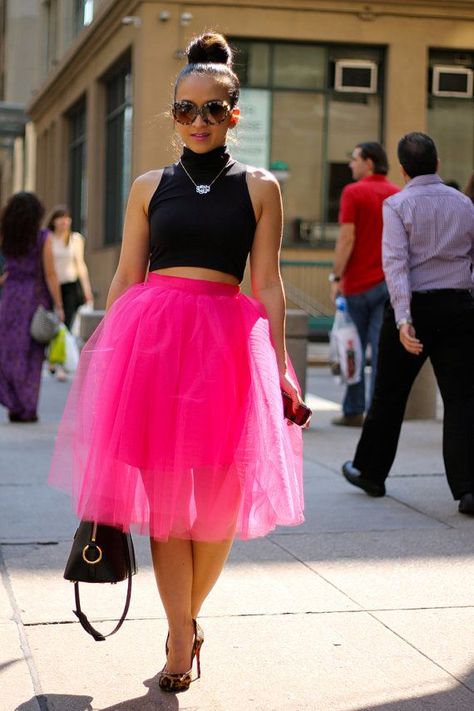 Pink Tutu Skirt Outfit, Pink Tulle Skirt Outfit, Hot Pink Skirt Outfit, Hot Pink Tulle Skirt, Pink Skirt Outfit, Rok Tile, Long Pink Skirt, Pink Skirt Outfits, Tutu Skirt Outfit