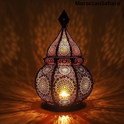 Moroccan style lamps are popular advice from many designers around the world due to their interesting and exotic design and the way these lamps can be linked to everything. It doesn't matter if it's in the salon, room, or nursery. This oriental candlelight looks great everywhere. Distinctive lighting effects add a warm evening touch. An eastern Moroccan scheme to change the room into an Arabian Nights room. The Moroccan lamp supports candles and electric lighting (both not included). You can emb Indian Lamps Decor, Persian Lamp, Morocco Lamp, Howls Room, Arabian Bedroom, Morrocan Lamps, Indian Lamps, Turkish Lanterns, Middle Eastern Decor