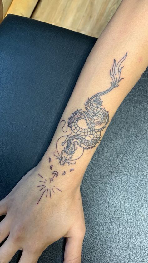 Dragon Small Tattoo, Small Tattoo For Women, Arm Tattoos For Women Forearm, Small Dragon Tattoos, Arm Tattoos For Women, Nature Tattoos, Small Tattoo, Dragon Tattoo, Cute Tattoos