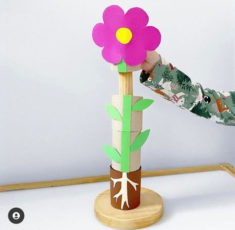 A fun activity for your learners to learn about part of plants. You will only need few toilet rolls and creativity. 😍 Projects For Preschoolers, Plants Kindergarten, Aktiviti Tadika, Spring Flower Crafts, Farm Theme Preschool, Planting For Kids, Plant Activities, Mother's Day Craft, Dramatic Play Preschool