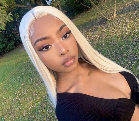 Light Hair Black Women, White Hair On Black Women, White Hair Black Women, White Hair Dark Skin, Birthday Makeup Looks, Light Makeup Looks, Blonde Hair Girl, Flat Iron Hair Styles, Girls Braids