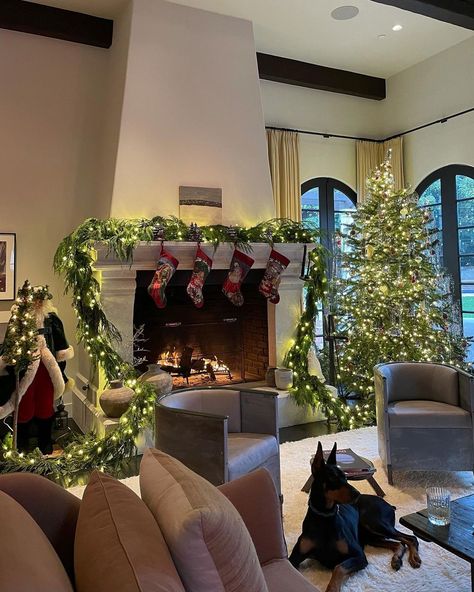 Kendall Jenner House, Winter Aesthetics, Jenner House, Christmas Feeling, Christmas Inspo, The Fireplace, Christmas Mood, Christmas House, Christmas Aesthetic