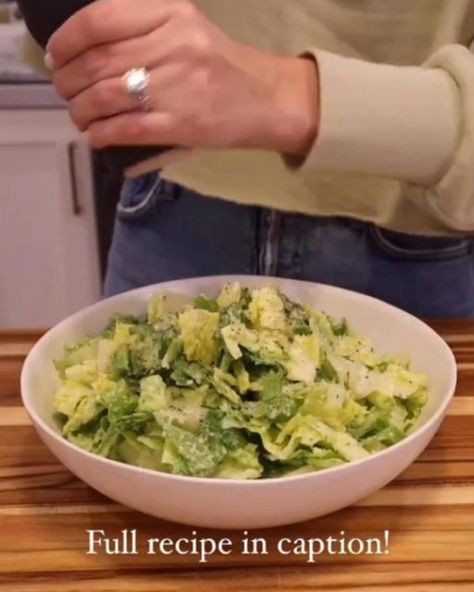 Healthy Eating on Instagram: "NANA’S CRUNCHY LEMON PARMESAN SALAD 🥬🍋🤍 by @erinnobrienn   What you’ll need: 3-4 romaine hearts 1/4 cup EVOO 1 cup finely grated parmesan cheese Juice of 2-3 lemons depending on preference Salt & pepper to taste Optional: this is a great salad to add your favorite protein to and you can also top with chives. 1. Chop romaine and place into mixing bowl. Drizzle olive oil and toss to coat. 2. Add parmesan and toss to coat thoroughly. 3. Add lemon juice and toss one last time. Serve and garnish with salt, pepper, and any toppings of your choice. Enjoy! *Tip: wash romaine hearts and wrap them in a towel, place into fridge for at least 20 minutes to crisp up. . . . . . #salad #easysalad #saladrecipe #easyrecipe #lemonsalad #cheeselover #parmesan #wintersalad #sim Crunchy Lemon Parmesan Salad, Lemon Parmesan Salad, Romaine Hearts, Parmesan Salad, Lemon Salad, Savory Salads, Fun Salads, Winter Salad, Pasta Salad Recipes