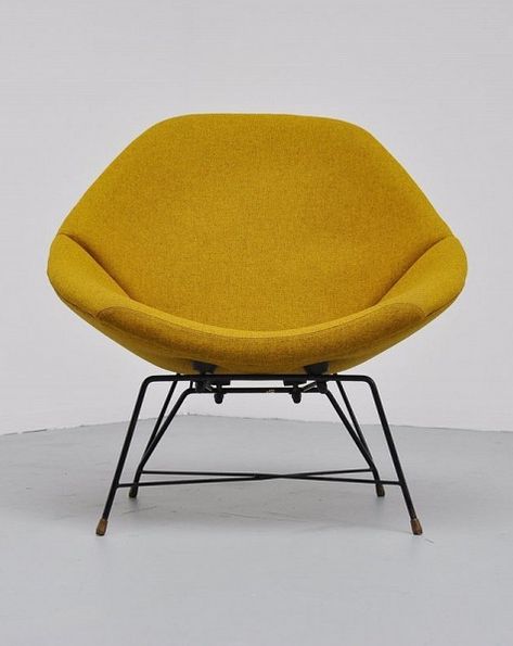 Augusto Bozzi - Saporiti Lounge Chair - 1956 Lounge Chair Design, Beautiful Chair, Comfy Chairs, Chairs Armchairs, Vintage Chairs, Cool Chairs, Mid Century Modern Furniture, Mid Century Furniture, Mid Century Modern Design