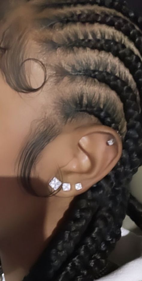 Peircings Women Earrings, Piercing On Top Of Ear, Ear Piercings Big Lobes, 3 Whole Ear Piercing, 3 Ear Piercings Black Women, 4 Peircings Earring Ideas, Earings Piercings Black Women, Ear Piercings Chart Placement, Eat Piercings Ideas Black Women