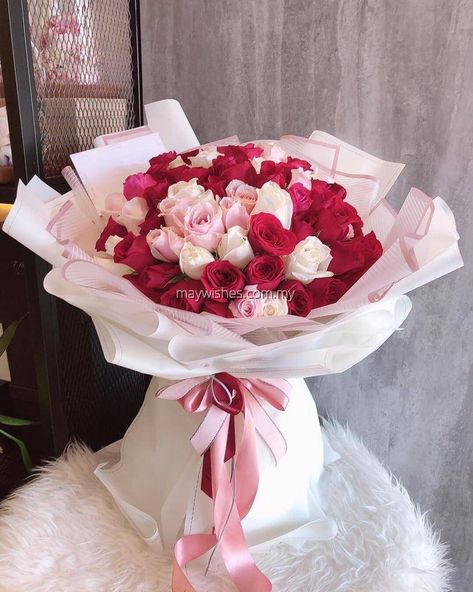 Huge Bouquet Of Flowers, Huge Bouquet, Soft Pink Roses, Flowers Wine, Pink Rose Bouquet, Hand Bouquet, Roses Bouquet, Soft Heart, Pink Bouquet