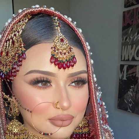 𝑅𝑜𝓎𝒶 🇲🇦 on Instagram: "The perfect bridal glam created by the talented @shaneeqbridal ✨ in love with this look ! @shaneeqbridal.school  Lenses- @luxury_lense ✨  . . . . #modelling #bridalmakeup #makeupmodel #explorepage #glowingskin #pakistanifashion" Bridal Nikkah Makeup, Baraat Bridal Makeup, Punjabi Bride Makeup, Punjabi Makeup Looks, Punjabi Bridal Makeup, Desi Bride Makeup, Baraat Outfit, Matte Makeup Look, Desi Bridal Makeup