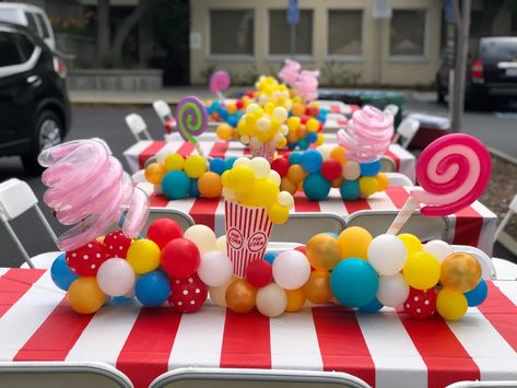 Balloon Runner Centerpiece, Carnival Theme Party Centerpieces, Carnival Birthday Centerpieces, Circus Theme Table Decorations, Carnival Tablescape, Carnival Table Centerpieces, Clown Centerpieces, Carnival Balloon Decorations, Carnival Birthday Party Centerpieces