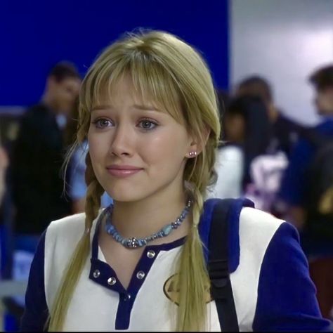 Lizzie Mcguire Outfits, The Lizzie Mcguire Movie, Lizzie Mcguire Movie, Hillary Duff, Boys Long Hairstyles, Lizzie Mcguire, Hilary Duff, Dream Hair, The Duff