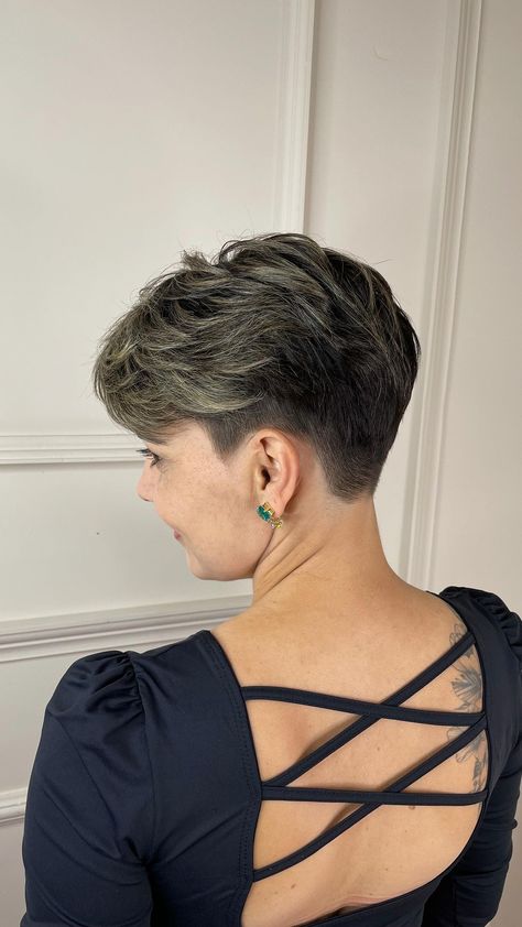 Short Hairstyle Women Back View, Thick Hair Pixie Cut, Short Pixie Cuts, Trendy Bob, Short Hair Back, Bob Haircut Ideas, Chic Short Haircuts, Short Sassy Haircuts, Chic Short Hair