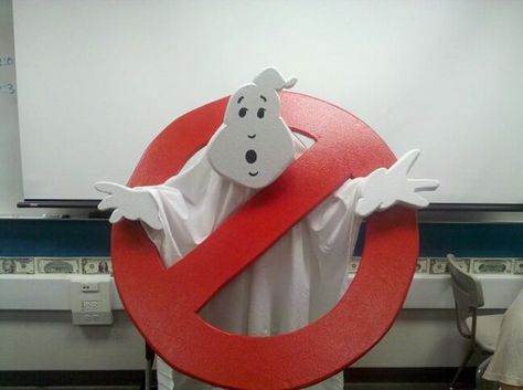 Diy Scarecrow Costume, Ghostbusters Ghost, Epic Halloween Costumes, Halloween Costumes Scarecrow, Ghostbusters Party, Ghostbusters Costume, Halloween Outdoor Decoration, Ghostbusters Logo, Clever Halloween