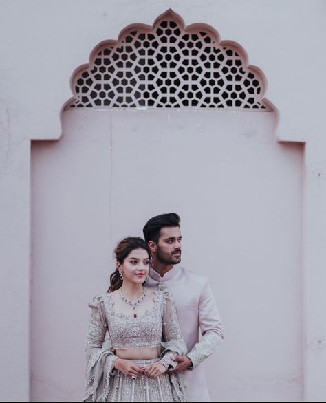 Poses For Pre Wedding Shoot, Wall Couple Photos, Couple Poses Normal, 40 Year Old Couple Photoshoot, Engagement Photos Traditional, Engagement Poses Outdoors, Indian Couple Photography Poses, Couple Pre Wedding Photo Poses, Engagement Poses For Indian Couple