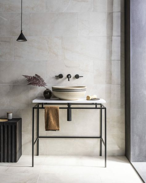 8 Tile Ideas for Small Bathrooms | Mandarin Stone Cream Black Bathroom, Bathroom Shower And Bath, Bathroom Floor Tiles Ideas, Small En Suite, Modern Classic Interior Design, Basins Bathroom, Luxury Bathroom Ideas, Luxury Bathroom Sinks, Unique Sinks