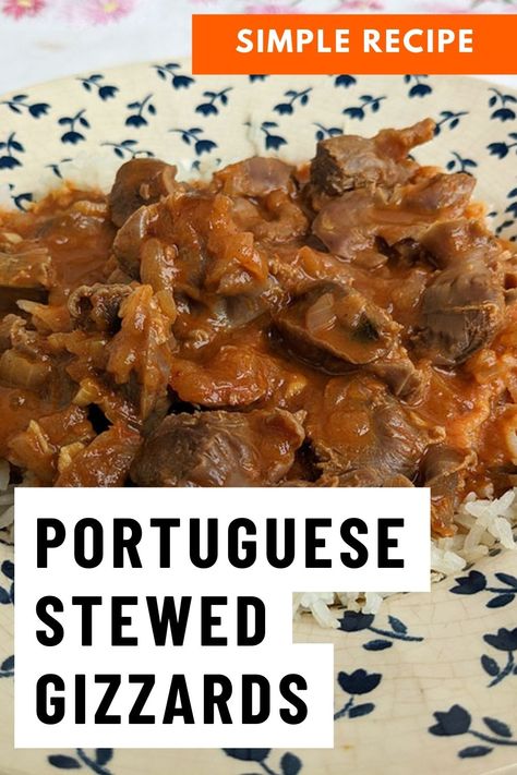 Gizzard Stew Recipe, Gizzard Recipe, Offal Recipes, Gizzards Recipe, Portuguese Food, Popular Snacks, Stew Recipe, Salty Snacks, Portuguese Recipes