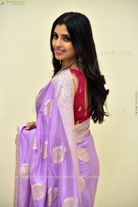 Shyamala Anchor Saree, Shyamala Anchor, Vikram Movie, Anchor Shyamala, Tv Anchors, Samantha Photos, Indian Beauty Saree, Actress Photos, Anchors