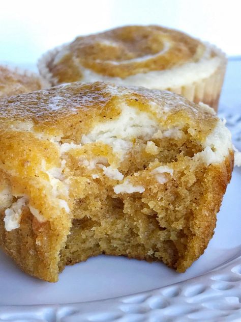 Fall Cheesecake, Pumpkin Cheesecake Muffins, Cheesecake Muffins, Pumpkin Pie Cheesecake, Pumpkin Cheesecake Recipes, Pie Cheesecake, Savory Cakes, Pumpkin Recipes Dessert, Pumpkin Muffins