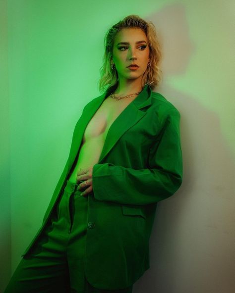 80s Outfit Ideas, Smosh Squad, Courtney Miller, Cami Mendes, Magazine Photoshoot, Smosh, Woman Crush, Hottest Celebrities, Celebrities Female