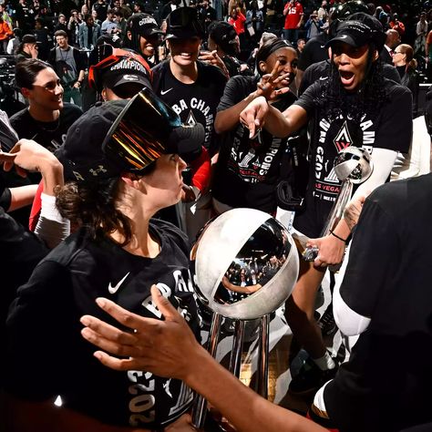 Las Vegas Aces Party After Winning Back-to-Back WNBA Championships Kelsey Plum, New York Liberty, Las Vegas Aces, Candace Parker, Barclays Center, Wnba, Tom Brady, Womens Basketball, Female Athletes