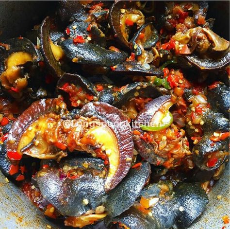 Peppered snail Peppered Snail, Nigerian Recipes, Ethnic Food, African Recipes, Healthy Food Dishes, African Food, Food Dishes, Asian Recipes, Healthy Food