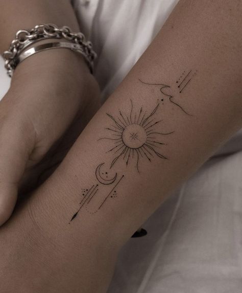 Sun Thigh Tattoos Women, Sun Shoulder Tattoos For Women, Dj Tattoo, Tattoo Sonne, Luna Tattoo, Couple Tattoos Love, Boho Tattoos, Planet Tattoos, Writing Tattoos