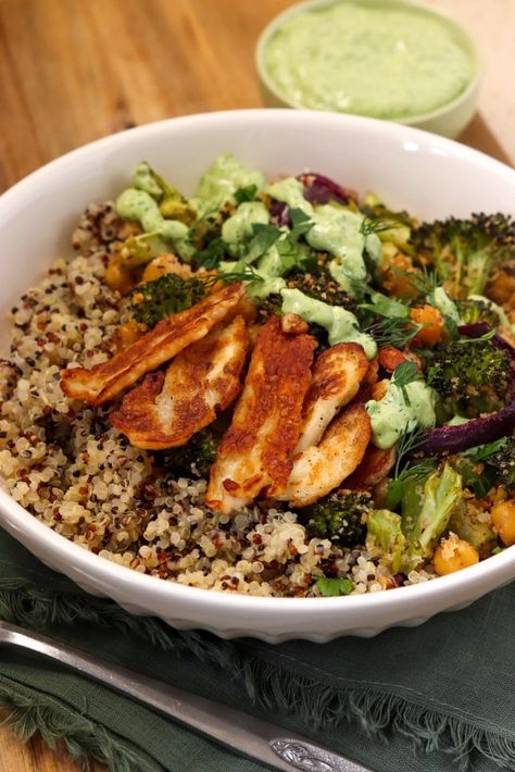 Crispy Broccoli and Halloumi Bowls with Herby Garlic Tahini Basic Meal Prep, Brócoli Recipes, Crispy Broccoli, Green Tahini, Teriyaki Chicken And Rice, Healthy Eating Meal Plan, Honey Bbq Chicken, Crispy Chickpeas, Healthy Bowls