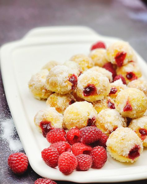 Raspberry-Filled Donut Holes Donut Hole Recipe, Strawberry Filled Donuts, Homemade Raspberry Jam, Jam Donut, Doughnut Recipes, Feed My Soul, Pampered Chef Recipes, Filled Donuts, Donut Recipe