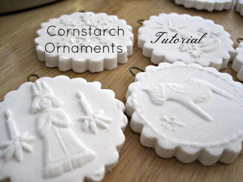 40 Classic Christmas Salt Dough Ornaments That Shall Speak of Your Creativity Cornstarch Ornaments, Celebrate Yule, Porcelain Crafts, Joululahjat Diy, Dough Crafts, Salt Dough Crafts, Holidays Crafts, Diy Keramik, Chirstmas Decor