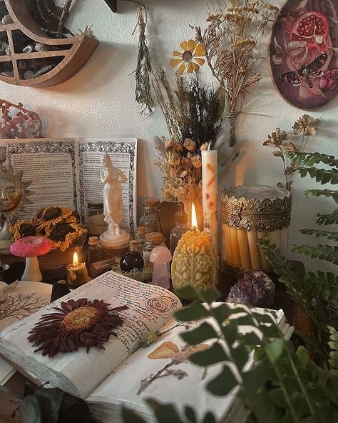 witchy decor • Instagram Fairy Tail Cottage, Witch Room Aesthetic, Witchy Aesthetic Decor, Witchcraft Stuff, Green Witch Aesthetic, Fantasy Room, Altar Ideas, Witchcraft Altar, Witch Room