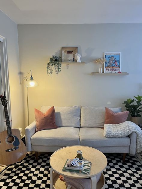 Black And White Checkered Rug Living Room, Living Room With Gray Sofa, Checkered Rug Living Room, Black And White Checkered Rug, Maximalist Apartment, Cozy Studio Apartment, Grey Sofa Living Room, Colourful Tile, Checkered Rug