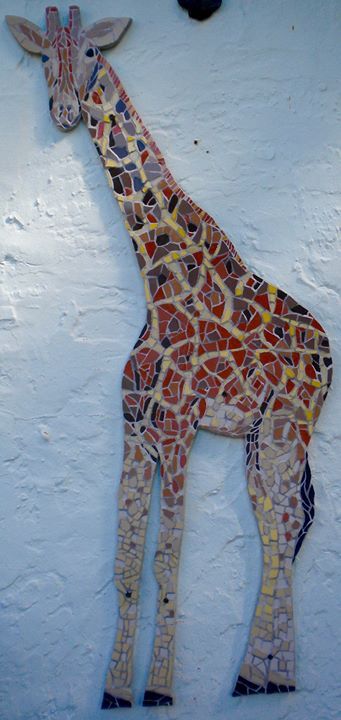 Mosaic giraffe Mosaic Giraffe, Odd Animals, Bizarre Animals, Mosaic Animals, Mosaic Garden, Mosaic Projects, Weird Animals, Gecko, Pebble Art