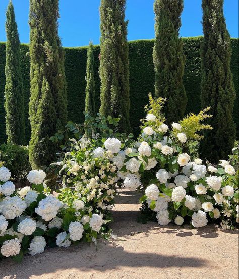 Church Ceremony Flowers, Flower Aisle Decor, Aisle Flower Arrangements, Bridal Procession, Flower Aisle, Wedding Ceremony Florals, Ceremony Florals, Aisle Flowers, Church Ceremony