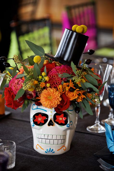 Day Of The Dead Decorations Outdoor, Day Of The Dead Flower Arrangements, Day Of The Dead Theme Party, Day Of The Dead Centerpieces, Day Of The Dead Halloween Decor, Day Of The Dead Table Setting, Dia De Los Muertos Baby Shower Ideas, Dia De Los Muertos Centerpiece Ideas, Day Of The Dead Wedding Theme