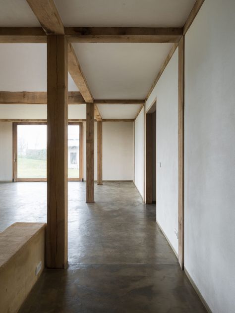 building-hempcrete-materialdistrict-2 - MaterialDistrict Interior Design Minimal, Earth Bag Homes, Natural Building Materials, Earthship Home, Sustainable Building Materials, Eco Architecture, Timber Construction, Timber Frame Homes, Natural Building