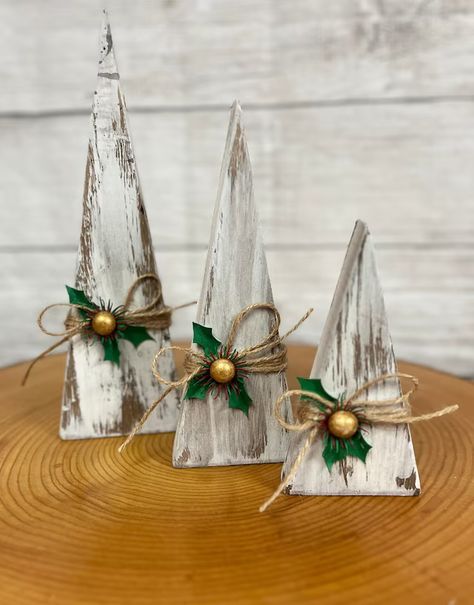 MacratherapeDesigns - Etsy Wooden Xmas Trees, Wooden Ideas, Wooden Things, Rustic Christmas Decor, Youth Club, Wooden Christmas Tree, Christmas Tree Set, Country Christmas Decorations, Wood Christmas Tree