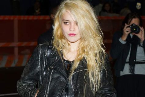 sky ferreira Sky Ferreira Style, The Rum Diary, Soft Grunge Hair, Sky Ferreira, Pink Grunge, Estilo Grunge, Band T Shirts, Grunge Hair, Glam Rock