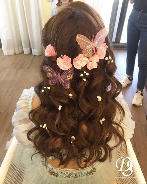 Hairstyles Quinceanera, Butterfly Hairstyle, Hairstyles With Crown, Quince Hairstyles With Crown, Quinceanera Hairstyles, Hairstyles Bun, Quince Hairstyles, Indian Bridal Hairstyles, Peinados Fáciles Para Cabello Corto