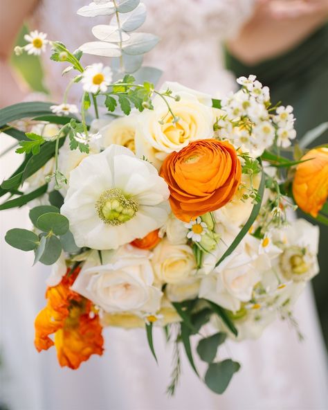 The most perfect bridal bouquet 🧡 #orange #colorfull #photographer #sony Green White And Orange Wedding, Orange White And Green Wedding Flowers, Bridal Bouquet Orange, Orange Bridal Bouquet, Orange Wedding Bouquet, Yellow Wedding Bouquet, Green Wedding Flowers, Orange Bouquets, Orange Wedding Flowers