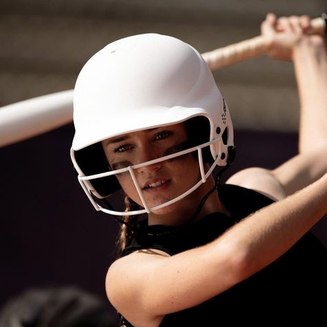 RIP-IT Vision Pro Softball Batting Helmet is designed specifically for female athletes, prioritizing comfort, durability, style and improved visibility. We understand that protecting you is not enough, we want to help you elevate your game. The helmet's innovative shell is made from high-impact resistance materials, providing you with maximum protection without weighing you down. Key Features: Lightweight Design to minimize straining on the neck & head, enhanced agility and on-field performance Softball Batting, Softball Helmet, Vision Pro, Batting Helmet, Royal Colors, Female Athletes, Charcoal Color, Not Enough, Navy Color